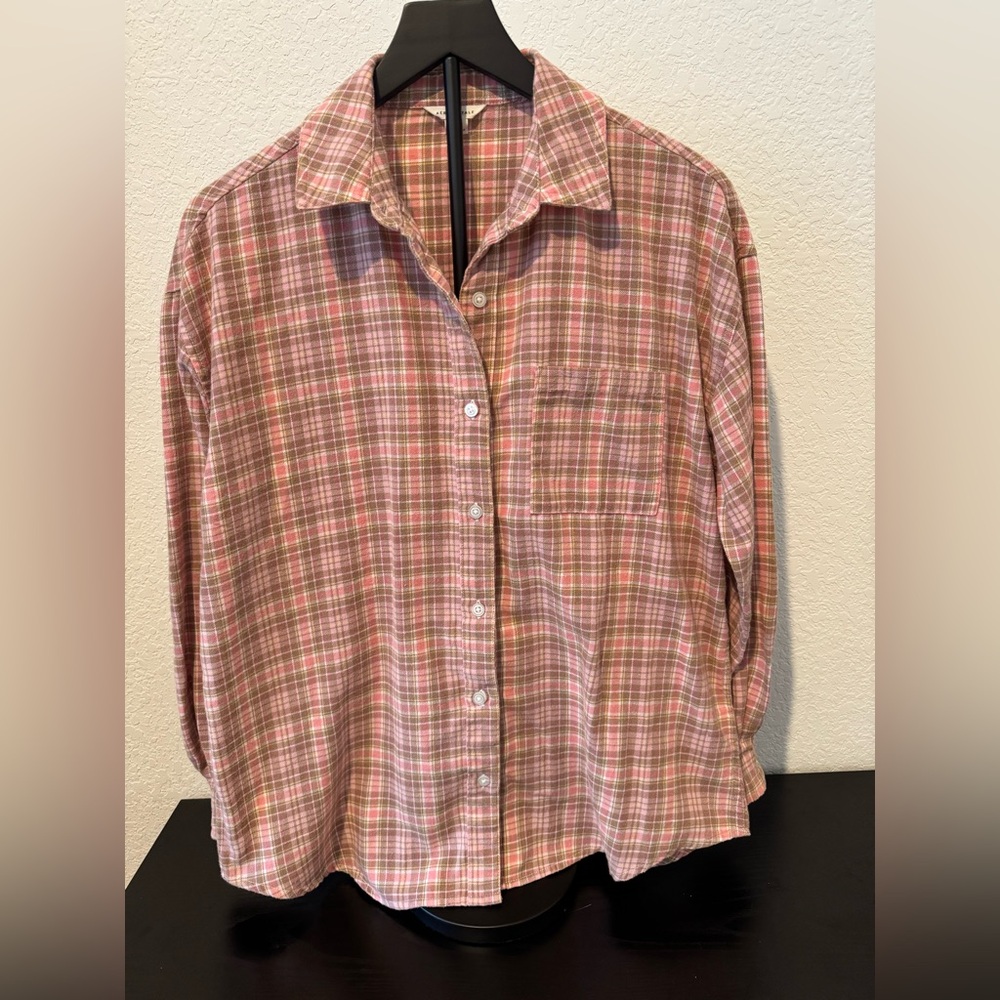Aeropostale Women’s oversized Plaid button down
